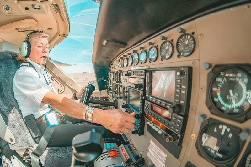 飛行機の中のパイロットの原則